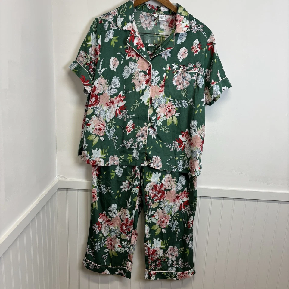 Women’s Cupcakes And Cashmere Floral 2pc Pajama Set Green Size 1XL 0328 - Image 1 of 4