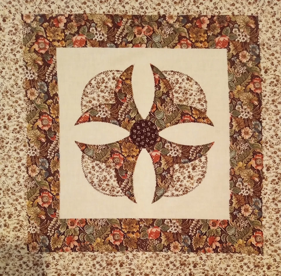 Винтажная тканевая наволочка с цветочным рисунком панель из винтажной ткани с темным цветочным рисунком - Изображение 1 из 1