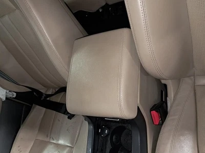 Guantera usada se adapta a: Land Rover Discovery Sport 2017 grado A Foto 1 de 4