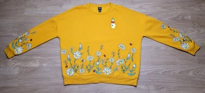 Suéter Disney Winnie the Pooh Flor Silvestre Bordado Amarillo Para Mujer Mediano  Foto 1 de 4
