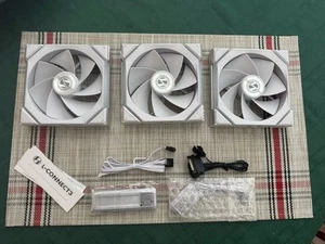 White Lian Li UNI Fan SL Wireless 120 Triple Pack Reverse Blade 12RSL1W3W - Picture 1 of 3