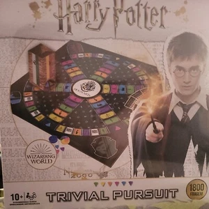 Trivial Pursuit Harry Potter XL 1800 Fragen Ratespiel Quiz Deutsch Brettspiel - Bild 1 von 3