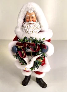 Clothtique 2006 Possible Dreams #5771255 Weihnachtsmann "Frieden auf Erden" Kranz mit Taube - Bild 1 von 6