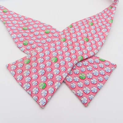 Vineyard Vines 领结丝绸粉红色沙美元圆点 2.5 英寸宽自领带美国 — 第 1/4 张图片