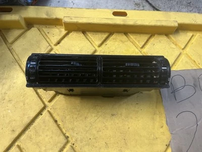 BMW 325e E30 1985-1991 tablero delantero centro aire acondicionado parrilla panel de ventilación 13811471 Foto 1 de 4