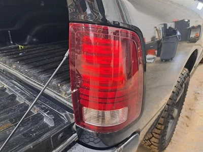 Lámpara trasera lateral Rh pasajero Ram1500 Sku #4232635 2015 Foto 1 de 4