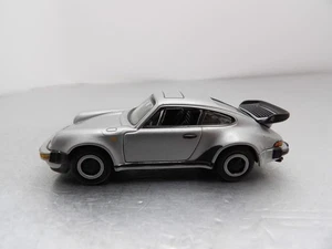 Porsche 911 Turbo 2003 Johnny Lightning Classic Gold Collection 1982 1:64 - Imagen 1 de 6