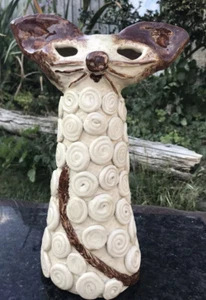 TRUE VINTAGE UNUSUAL UNIQUE CLAY STUDIO POTTERY CAT INITIALS ON BASE CREAM BROWN - Picture 1 of 11