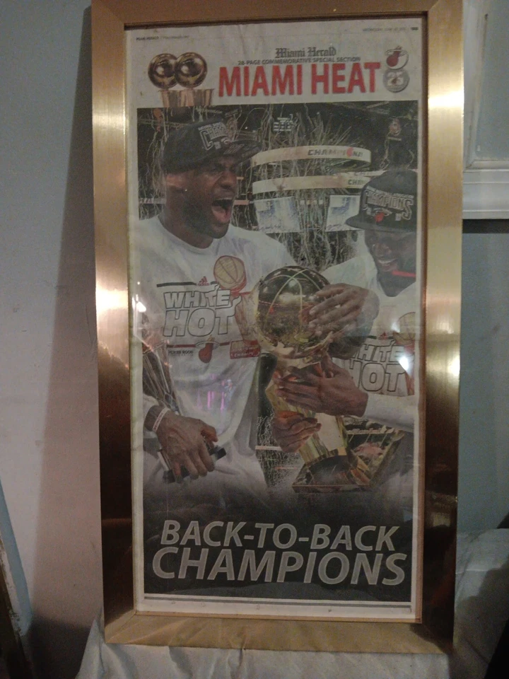 Lebron James Dwayne Wade Campeonato Back To Back Enmarcado Miami Herald 2013 Foto 1 de 1