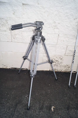 Ravelli AVTP Professional 55" 65mm Video Camera Tripod with Fluid Drag Head - Image 1 of 3
