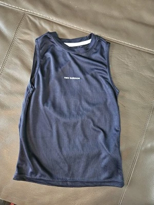 Camiseta sin mangas New Balance azul marino para niño talla 7 Foto 1 de 4