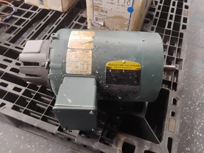 BALDOR RELIANCE IDVSNM3538 .5HP 460V 1765RPM INVERTER DRIVE MOTOR - Image 1 of 4