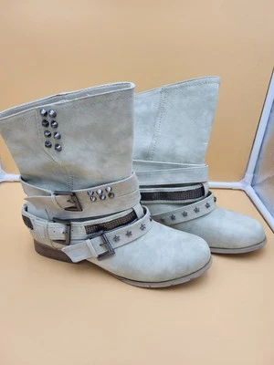 Botas Cortas Suade Gris Correa Tachonada Sin Clasificar Talla 8.5 Excelente Estado Foto 1 de 4