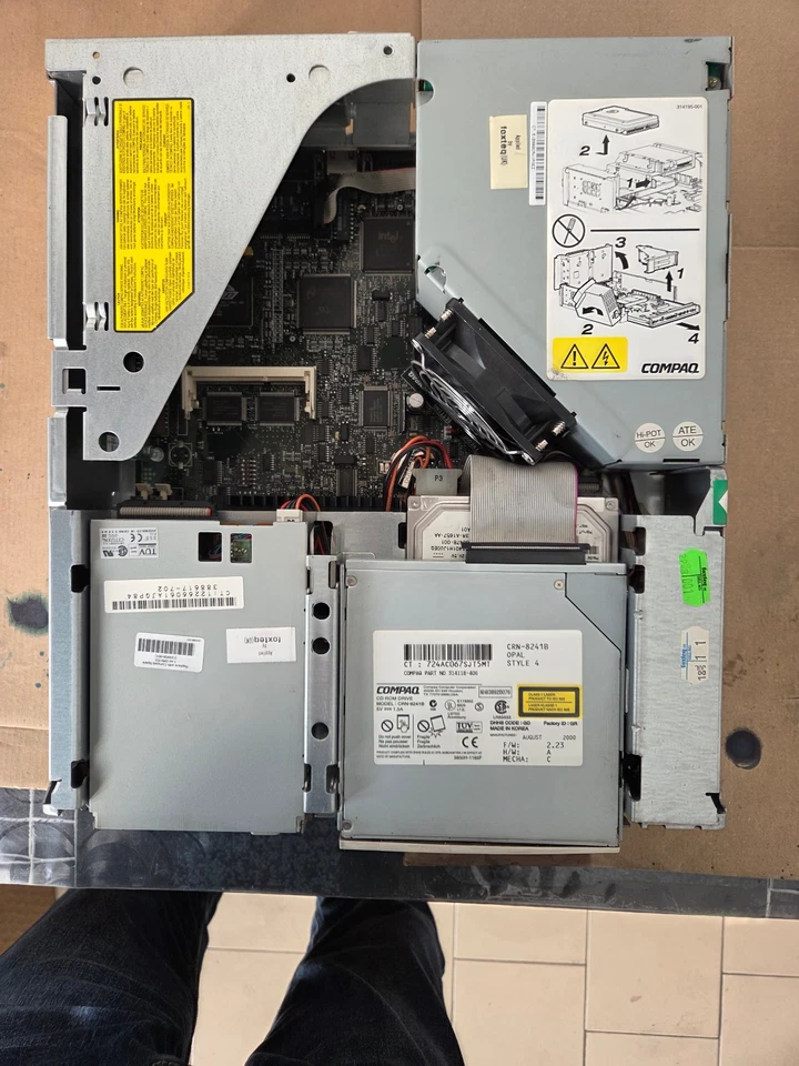 Compaq DeskPRO Pentium III 647Mhz con 512mb di Ram Hard disck 10Gb - Immagine 1 di 4