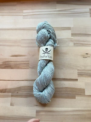 Tinte para hilo 100 seda 400 m por 100 g "molde verde que comienza a extenderse" Foto 1 de 3