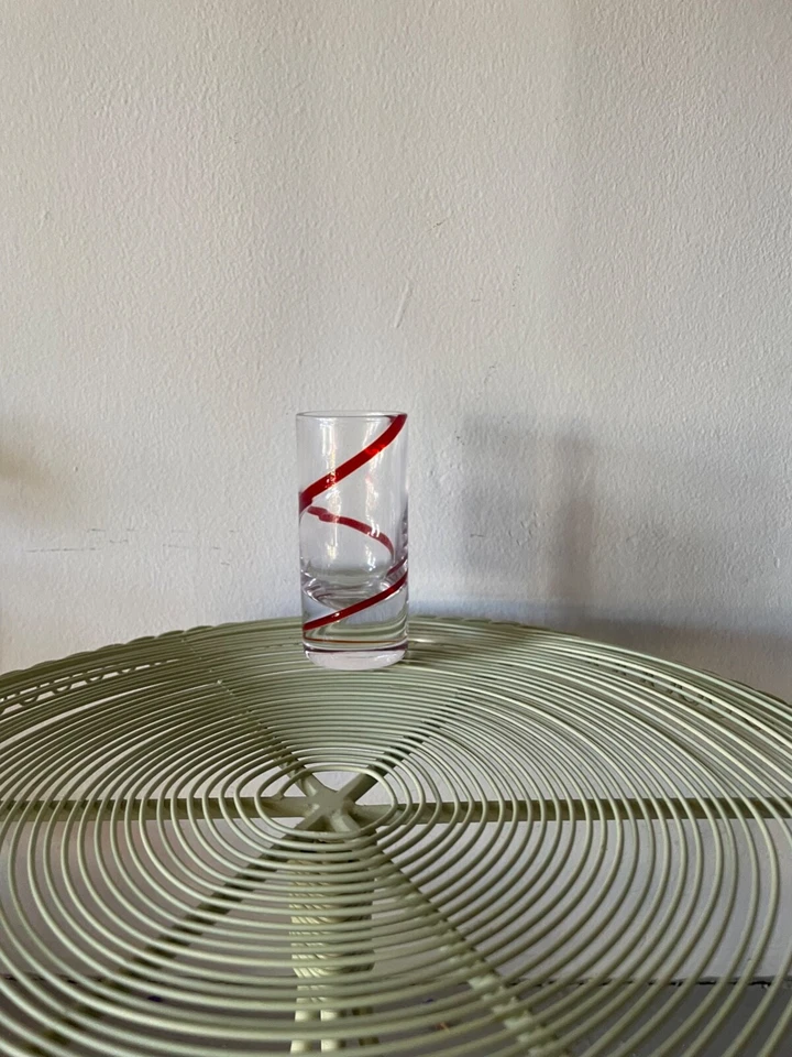 Cristalería Pier 1 a rayas rojas Foto 1 de 1