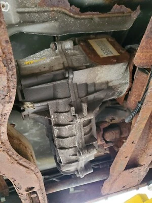 1997 - 00 Chevy K3500 Transfer Case Borg Warner 4401 WILL SHIP - Image 1 of 4