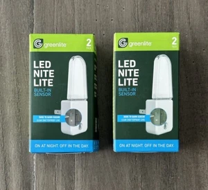 Set of 2 Greenlite - Dusk to Dawn LED Nite Lite Clear, Energy Saving - Picture 1 of 7
