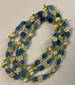 Vintage 1940s Plastic Flower Daisy Clusters Beaded Necklace 23 Inches Long💗 - Picture 1 of 9