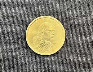 2000 D Sacagawea One Dollar Coin US Liberty Gold Color Denver Mint Mark Old Vtg - Picture 1 of 2