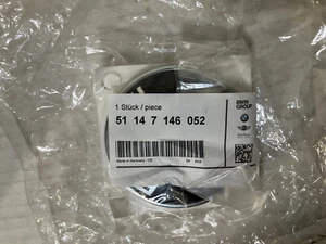 BMW Original OEM Emblema Para Tapa Maletero 51147146052 NUEVO - Imagen 1 de 2