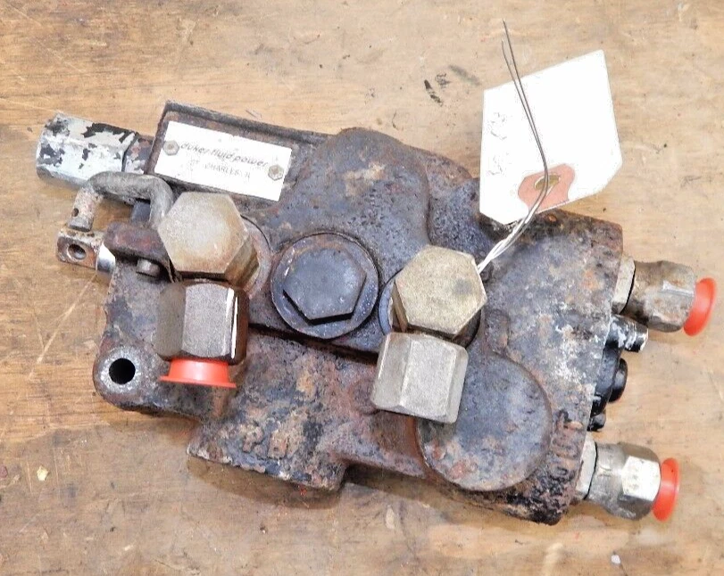 Válvula de elevación hidráulica para cortacésped Ford YT18H LB744391 Foto 1 de 4