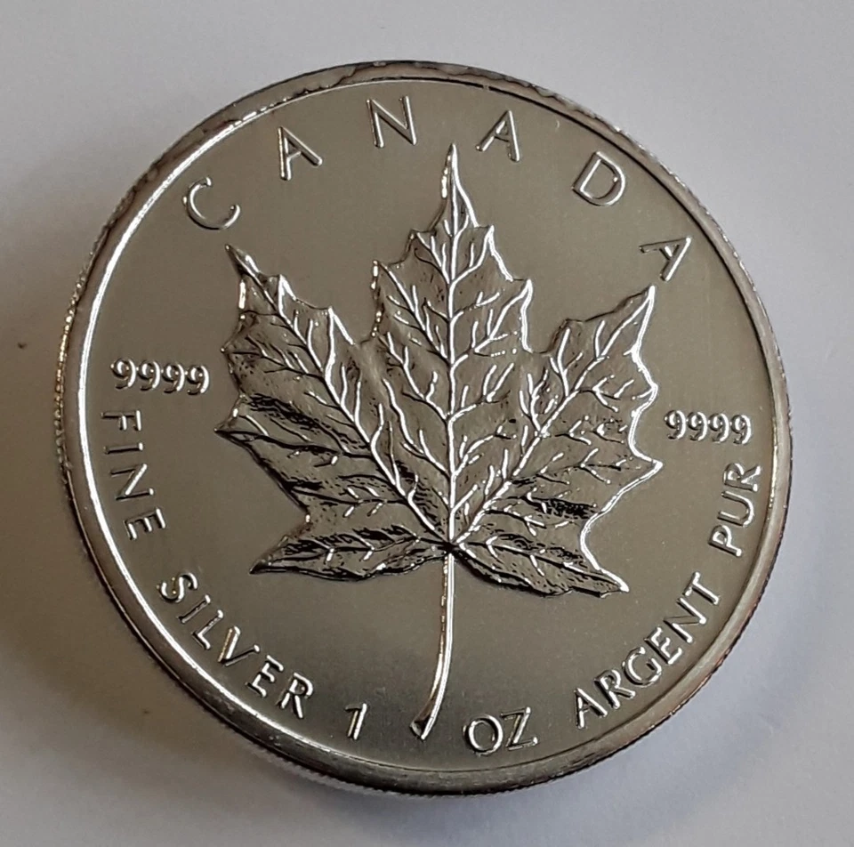 2007 CANADA $5 9999 1OZ 31.7g FINE SILVER MAPLE LEAF - Image 1 of 1