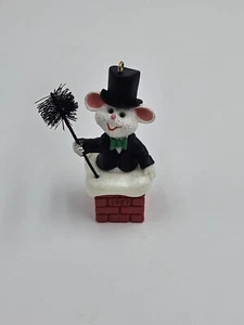 1987 Vintage Hallmark Ornament Handcrafted MOUSE Wee Chimney Sweep Christmas - Picture 1 of 4