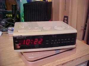 SONY DREAM MACHINE VINTAGE Radiowecker ICF-C3W - Bild 1 von 6