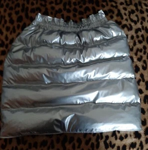 Lackdaunenrock Minirock kurz Daunenrock Outdoor silber Vinylskirt Down mini - Bild 1 von 1