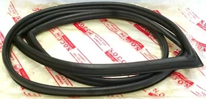 REAR WINDSCREEN RUBBER TO FIT DATSUN NISSAN SUNNY 1200 B110 COUPE - Picture 1 of 1