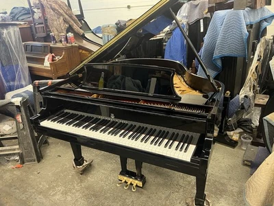 Notable piano de cola Steinway & Sons modelo S bebé hecho en 2013 Foto 1 de 4