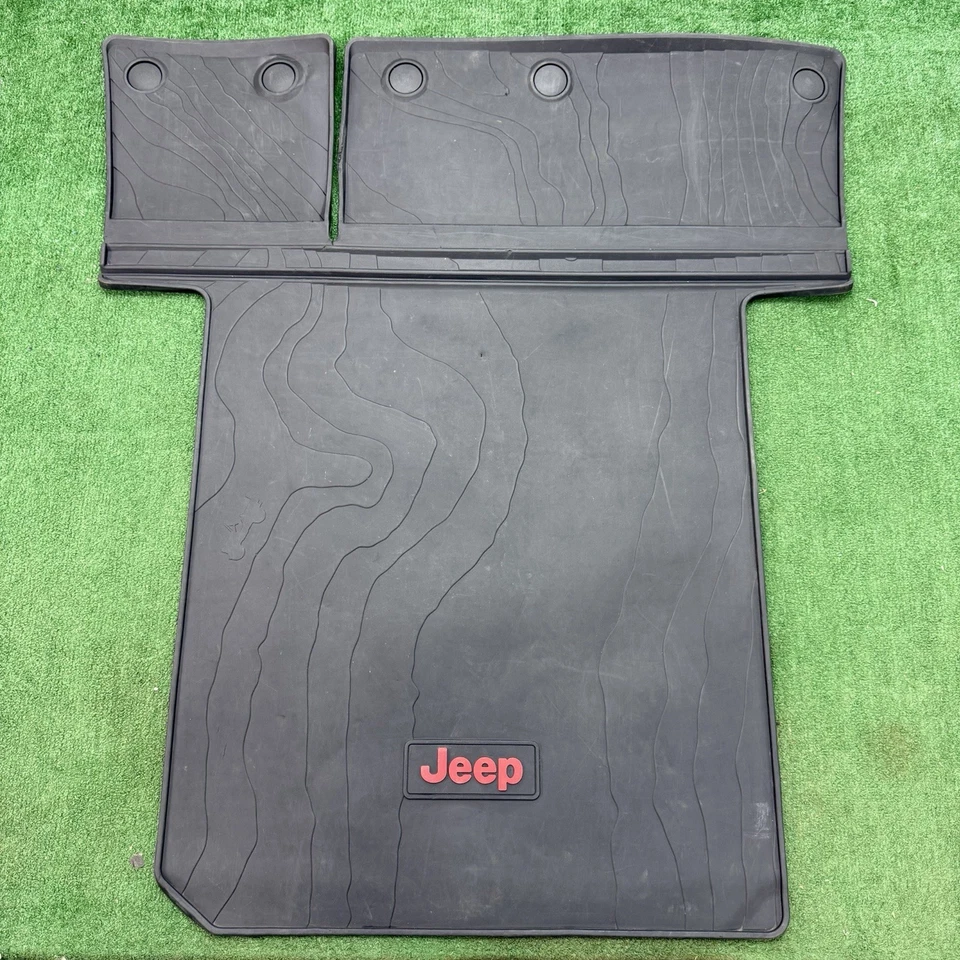 Jeep Wrangler Unlimited Rubicon 2018-2023 bandeja alfombrilla de carga moldeada 82215185AC OEM Foto 1 de 4