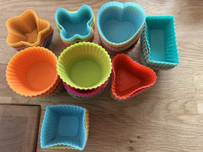 Silikon Muffinformen Verschiedene Formen 72 Stück Cupcake Backbecher - Bild 1 von 3