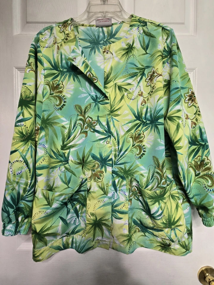 Cherokee Scrub Jacket size S-Vibrant Green/Yellow Snap Front-Chest 22"/L 28.5" - Image 1 of 4