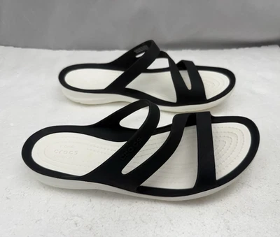 Sandalia Crocs Swiftwater negra sin cordones punta abierta correa plana mujer talla 7 ¡ENVÍO RÁPIDO! Foto 1 de 4