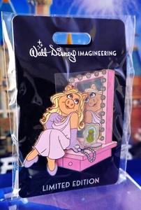 Disney WDI Pin - Vanities Miss Piggy - LE 300 The Muppets Heroines - Picture 1 of 2