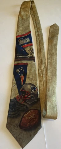 100% Silk NFL New England Patriots Neck Tie. Estate Find. Very Nice Cover