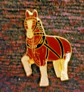 Vintage Emaille Pferd Entwurf Hut Pin Größe 1-1/2" hoch x 1" breit - Bild 1 von 2
