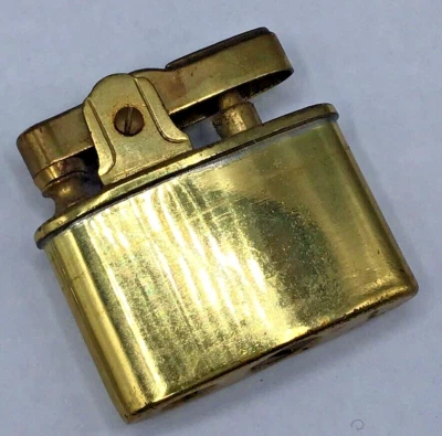 Vintage small brass lighter JAPAN 1 3/8" x 1 1/4" Foto 1 de 4