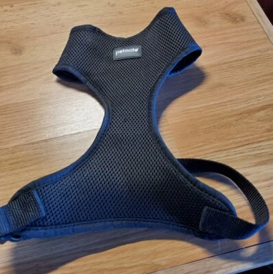 Arnés de malla estándar Petmate negro mediano 16-19 pulgadas  Foto 1 de 2