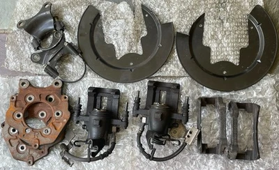 Juego de pinzas de freno traseras OEM 2007-2009 Ford Mustang Shelby GT500 - despegues con 5 k Foto 1 de 4