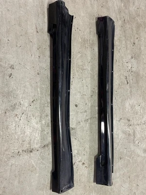 Ford Mustang Saleen S281 1999-04 faldones laterales - negro 277 Foto 1 de 4