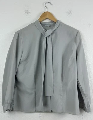 Винтажный серый пилот блузка в изящный шеи галстук на пуговицах сделано в США - Изображение 1 из 4