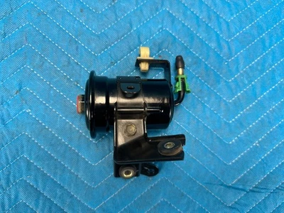 Filtro de combustible Toyota Land Cruiser LX470 con soporte 23300-50090 1998-2007 OEM Foto 1 de 4