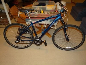 Specialized CrossTrail Bike, 28" Wheelset, Large Frame, 18 Speeds, Hybrid - Picture 1 of 18