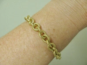 VINTAGE TEXTURED GOLD TONE CHAIN LINK BRACELET 7.75  7 3/4" - Picture 1 of 9