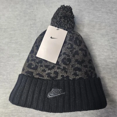 Nike Sportswear Forrado Negro Estampado de Leopardo Pom Gorro - DM8403-010 - Mujer’s OSFM Foto 1 de 3