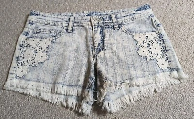 Mossimo Denim Womens Size 4/27 White Denim Low Rise Jean Short Shorts 24 - Image 1 of 4