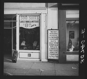 Photo:Clothing store window. Grand Forks, North Dakota - Picture 1 of 1